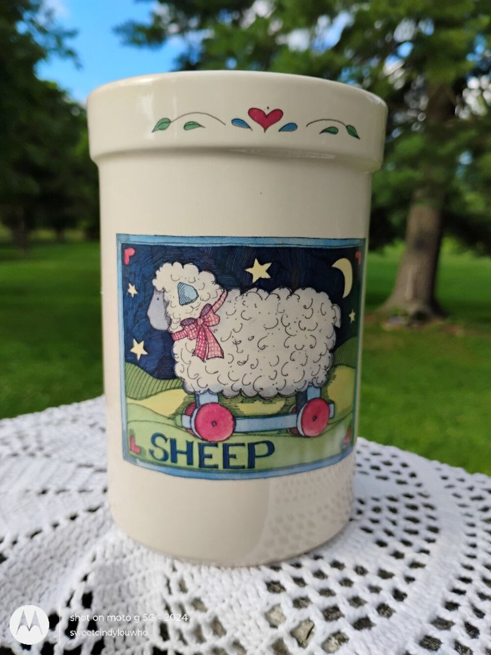 stoneware utensil holder sheep design farmhouse rustic artist Susan Wingnet 90s